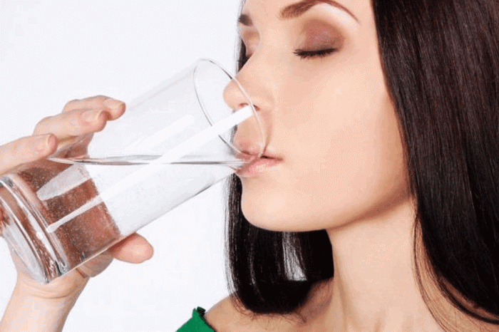 Нужно пить 8 стаканов чистой воды каждый день